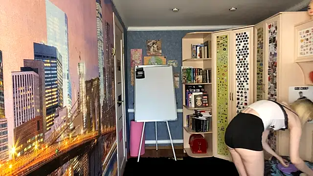 MonicaHolt online show from 05/05/26, 10:18