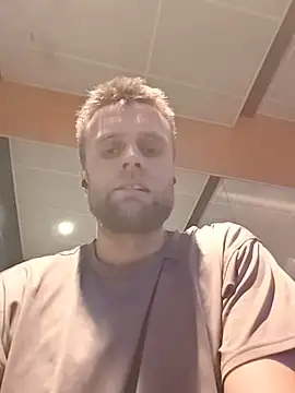 leeoslut online show from 06/18/26, 09:25