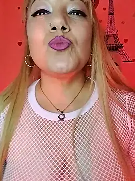 Snapshot of Venuss_Milf chatting on 05/26/26, 11:25 Venuss Milf online show from 05/26/26, 11:25