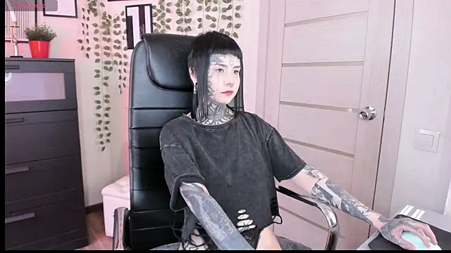 Snapshot of Bloood__Mary chatting on 06/03/26, 11:00 Bloood Mary online show from 06/03/26, 11:00