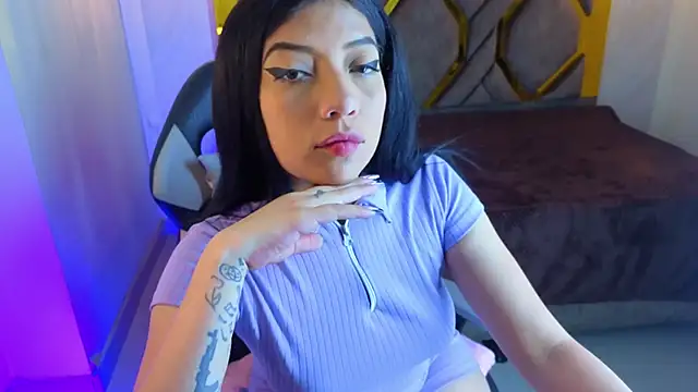 Snapshot of Ey_Im_simone_ chatting on 05/14/26, 12:24 Ey Im simone online show from 05/14/26, 12:24