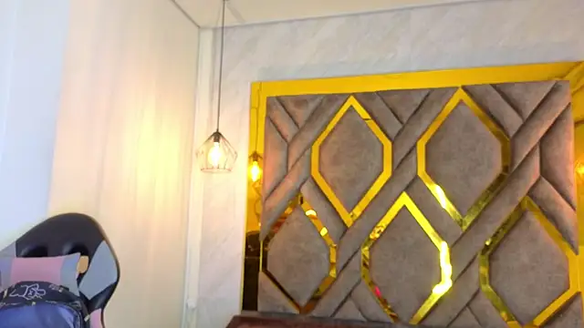 Snapshot of Ey_Im_simone_ chatting on 05/20/26, 12:13 Ey Im simone online show from 05/20/26, 12:13