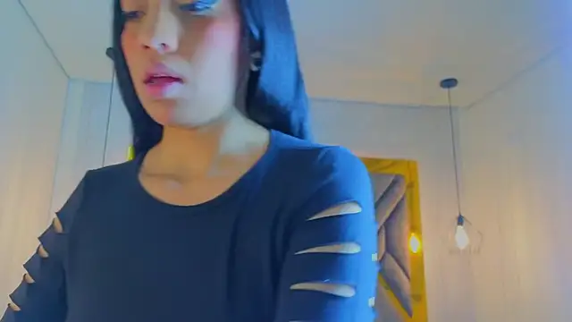 Snapshot of Ey_Im_simone_ chatting on 05/19/26, 12:12 Ey Im simone online show from 05/19/26, 12:12