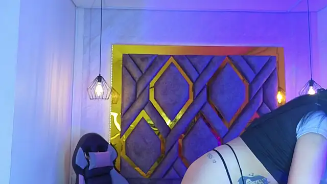 Snapshot of Ey_Im_simone_ chatting on 06/05/26, 12:33 Ey Im simone online show from 06/05/26, 12:33