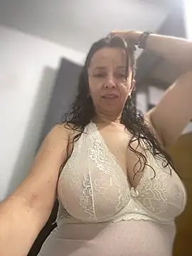 Soy Camila8 online show from 06/03/26, 01:17