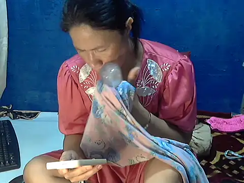 hotchilimom online show from 10/24/25, 11:15