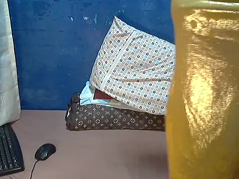 hotchilimom online show from 11/23/25, 09:14