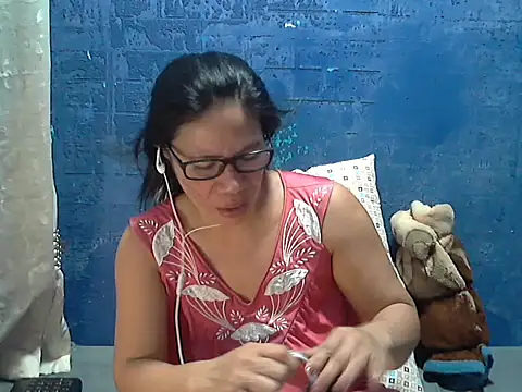 Snapshot of hotchilimom chatting on 05/16/26, 09:08 hotchilimom online show from 05/16/26, 09:08