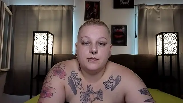 Lady Peggi online show from 05/19/26, 01:29