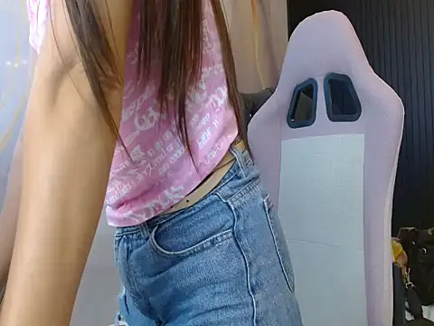 Snapshot of naomis_36 chatting on 07/11/26, 01:33 naomis 36 online show from 07/11/26, 01:33