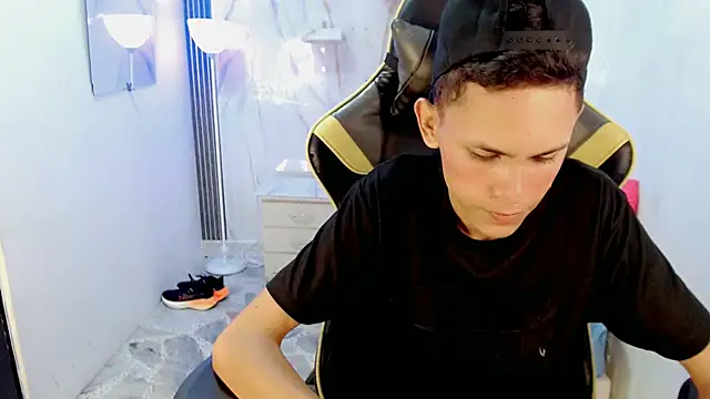 sombra 18 online show from 07/05/26, 03:33
