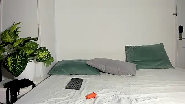SheylaSantana online show from 05/13/26, 07:32