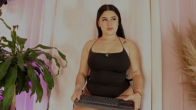 Snapshot of ariadna_milano_ chatting on 06/26/26, 01:06 ariadna milano online show from 06/26/26, 01:06