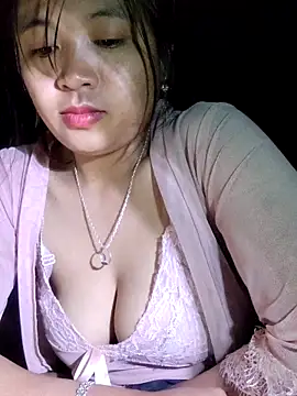 Snapshot of Tryphena chatting on 05/05/26, 02:42 Tryphena online show from 05/05/26, 02:42
