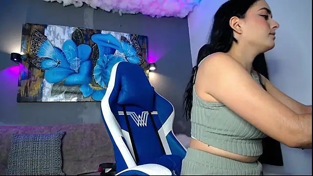 Snapshot of ElizabethAndEliana chatting on 05/13/26, 12:45 ElizabethAndEliana online show from 05/13/26, 12:45