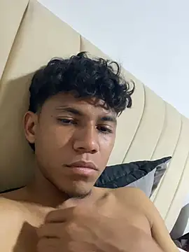 Snapshot of thecamilo chatting on 05/30/26, 04:30 thecamilo online show from 05/30/26, 04:30