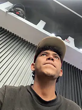 Snapshot of thecamilo chatting on 05/27/26, 07:32 thecamilo online show from 05/27/26, 07:32
