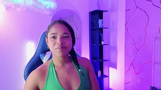 BrianaRuiiz  online show from 06/08/26, 01:33
