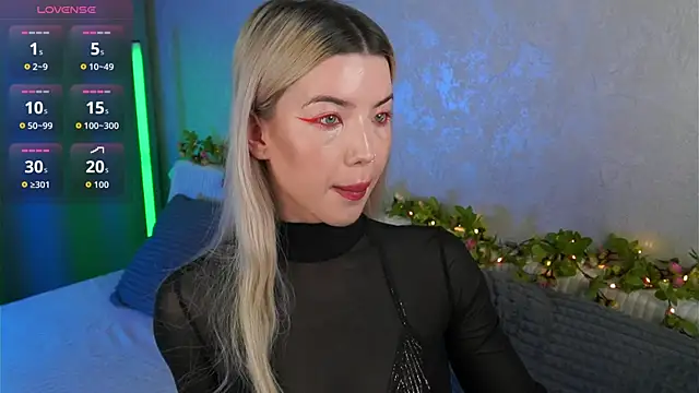 LindaThackerr online show from 06/13/26, 04:21