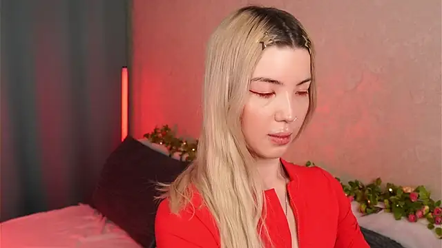 LindaThackerr online show from 05/14/26, 04:09