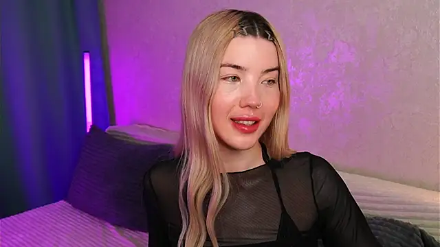 LindaThackerr online show from 05/06/26, 10:19