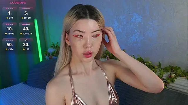 LindaThackerr online show from 07/06/26, 04:19