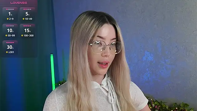 LindaThackerr online show from 06/30/26, 04:23