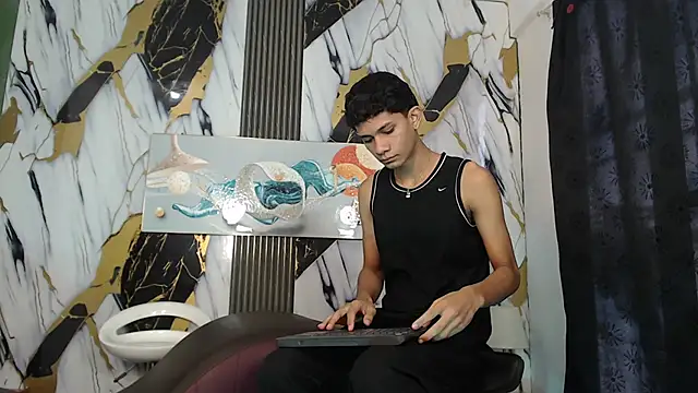 TWINKS BOYSX online show from 05/26/26, 01:31