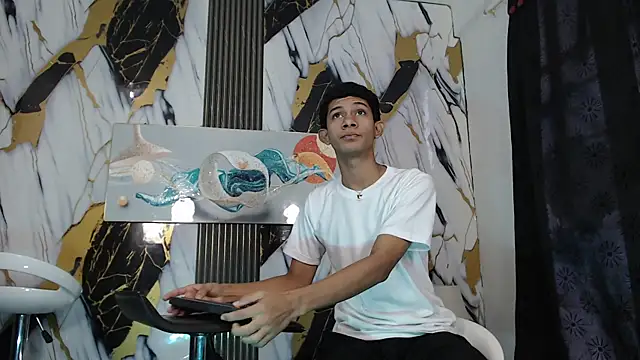 TWINKS BOYSX online show from 06/02/26, 01:11