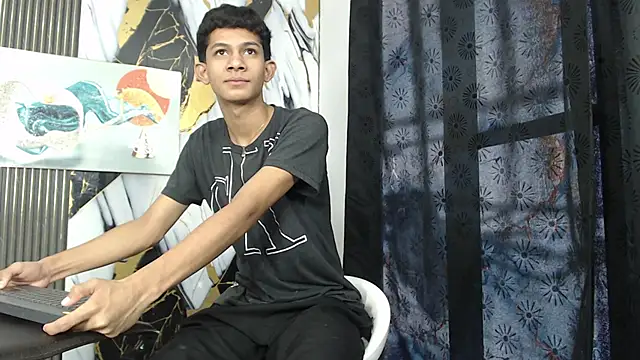 TWINKS BOYSX online show from 06/11/26, 01:52