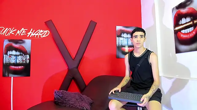 TWINKS BOYSX online show from 05/08/26, 01:42