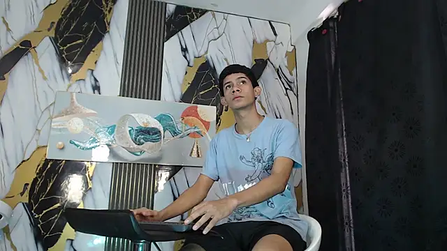 TWINKS BOYSX online show from 06/06/26, 01:27