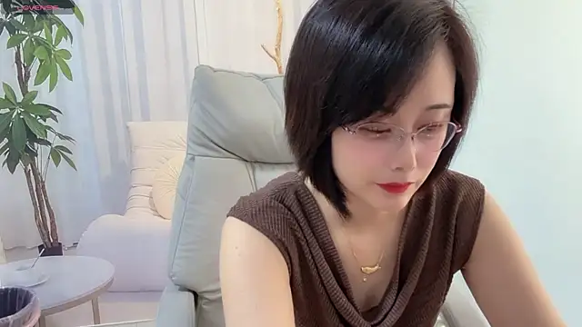 Snapshot of Naomi_Z chatting on 05/27/26, 11:23 Naomi Z online show from 05/27/26, 11:23