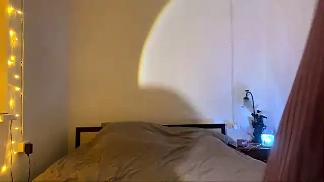 MoonlitMuse82 online show from 05/05/26, 03:59