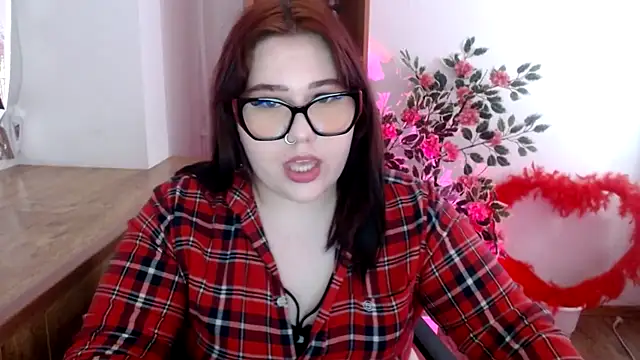 Snapshot of KarolinasHot chatting on 05/31/26, 06:02 KarolinasHot online show from 05/31/26, 06:02