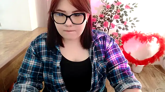 Snapshot of KarolinasHot chatting on 06/14/26, 01:23 KarolinasHot online show from 06/14/26, 01:23