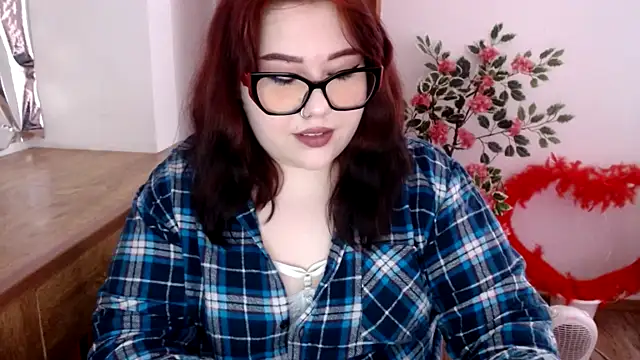 Snapshot of KarolinasHot chatting on 06/10/26, 06:53 KarolinasHot online show from 06/10/26, 06:53