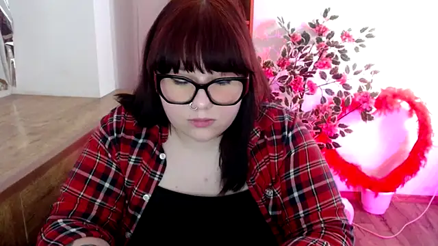 Snapshot of KarolinasHot chatting on 05/14/26, 09:45 KarolinasHot online show from 05/14/26, 09:45