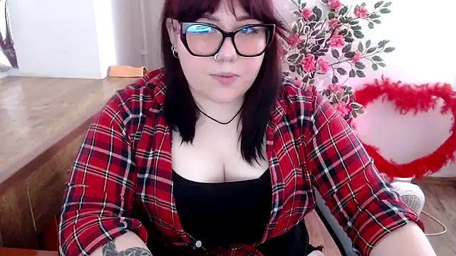 Snapshot of KarolinasHot chatting on 05/27/26, 05:31 KarolinasHot online show from 05/27/26, 05:31