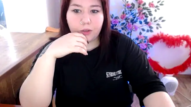 Snapshot of KarolinasHot chatting on 05/26/26, 10:35 KarolinasHot online show from 05/26/26, 10:35