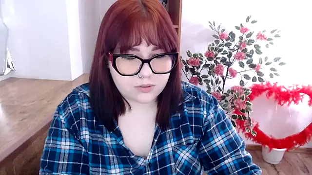 Snapshot of KarolinasHot chatting on 06/17/26, 05:01 KarolinasHot online show from 06/17/26, 05:01