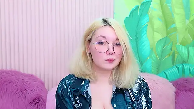 Cassey Well online show from 05/10/26, 04:20