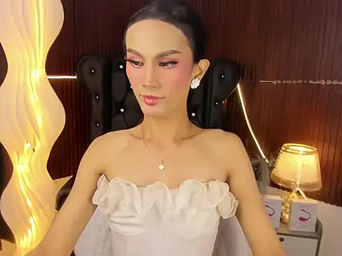 Snapshot of Estella_Hilton chatting on 06/16/26, 11:43 Estella Hilton online show from 06/16/26, 11:43