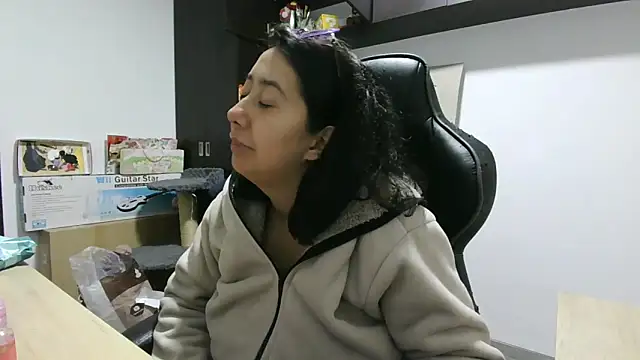 Snapshot of saramaSS chatting on 05/31/26, 01:55 saramaSS online show from 05/31/26, 01:55