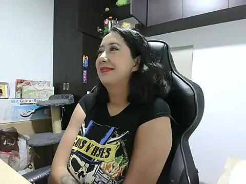 Snapshot of saramaSS chatting on 05/26/26, 04:10 saramaSS online show from 05/26/26, 04:10