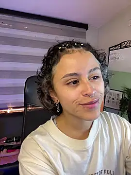 Lusiana   online show from 05/28/26, 12:33