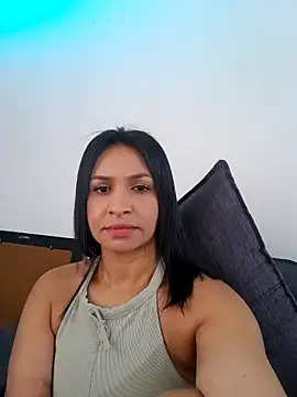 Snapshot of mell0102 chatting on 06/21/26, 05:30 mell0102 online show from 06/21/26, 05:30