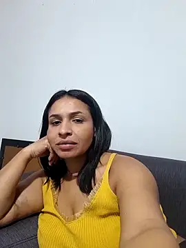 Snapshot of mell0102 chatting on 06/06/26, 01:11 mell0102 online show from 06/06/26, 01:11