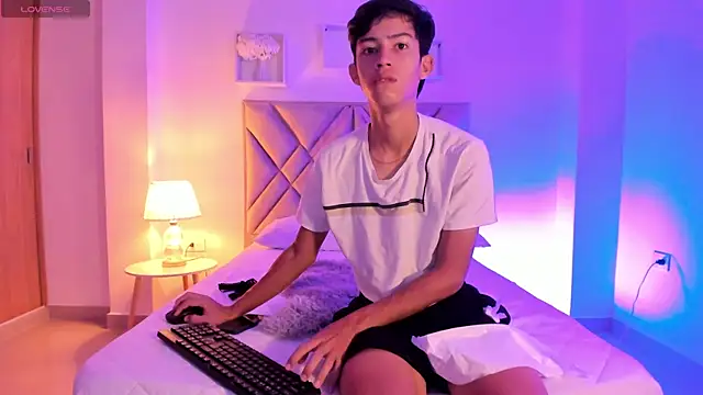 Baby noahtt online show from 06/03/26, 12:28