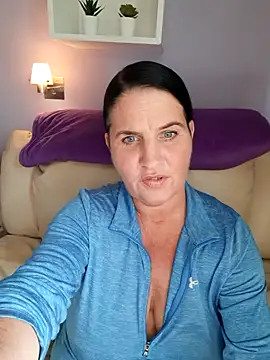 Snapshot of Velvet-Milf chatting on 05/15/26, 08:34 Velvet-Milf online show from 05/15/26, 08:34